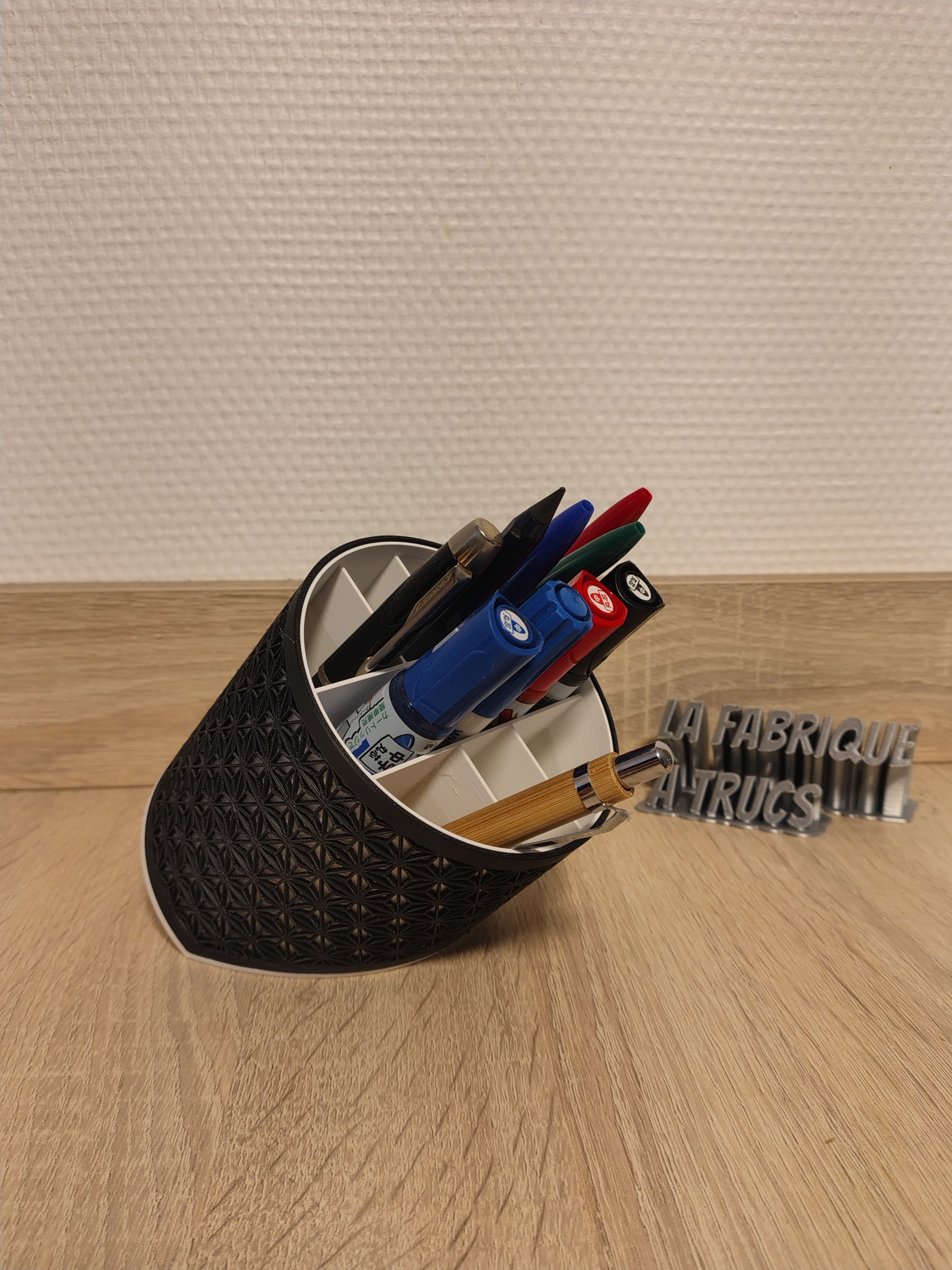 Pot à crayons, L'Organisateur de Bureau "Lattice" : Design & Contraste 🖋️🕸️