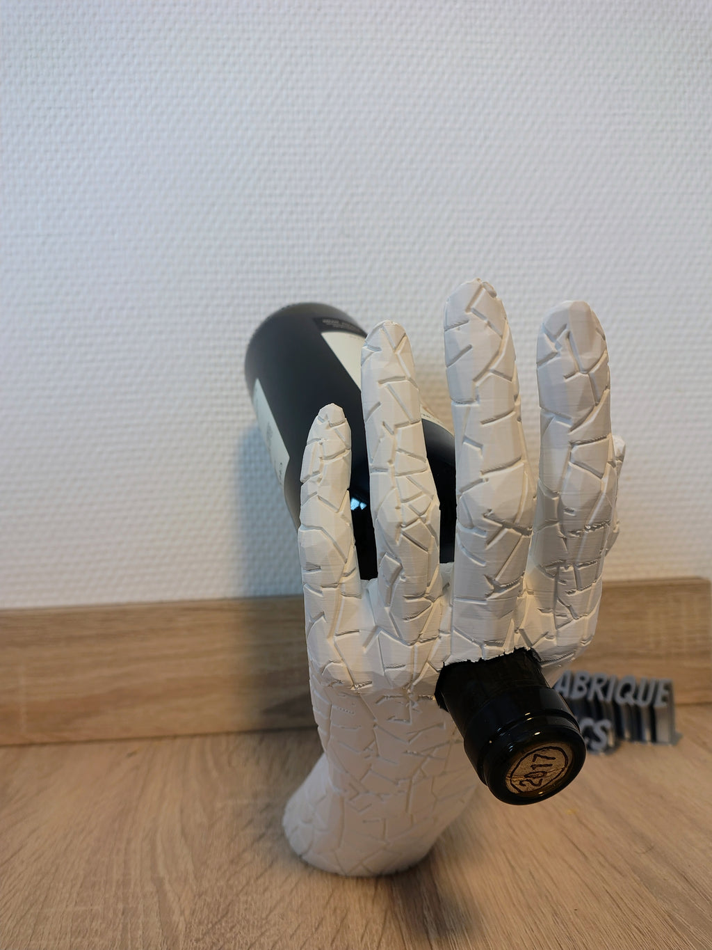 La Main de Dionysos - Porte-Bouteille de Vin Original "main" - Support & Décoration de Table 3D