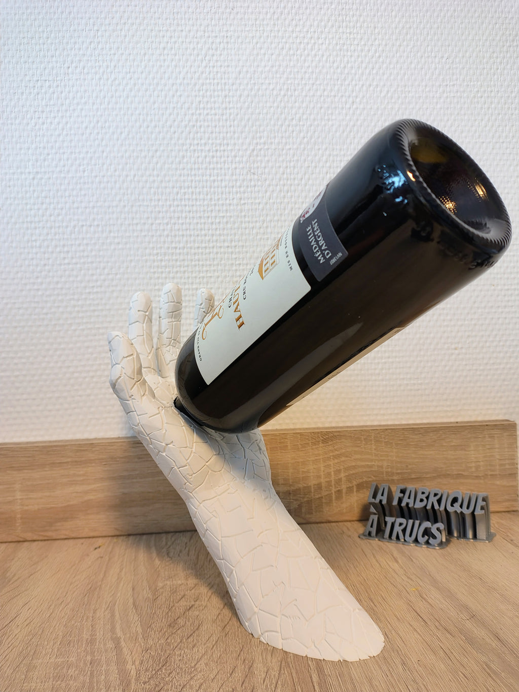 La Main de Dionysos - Porte-Bouteille de Vin Original "main" - Support & Décoration de Table 3D