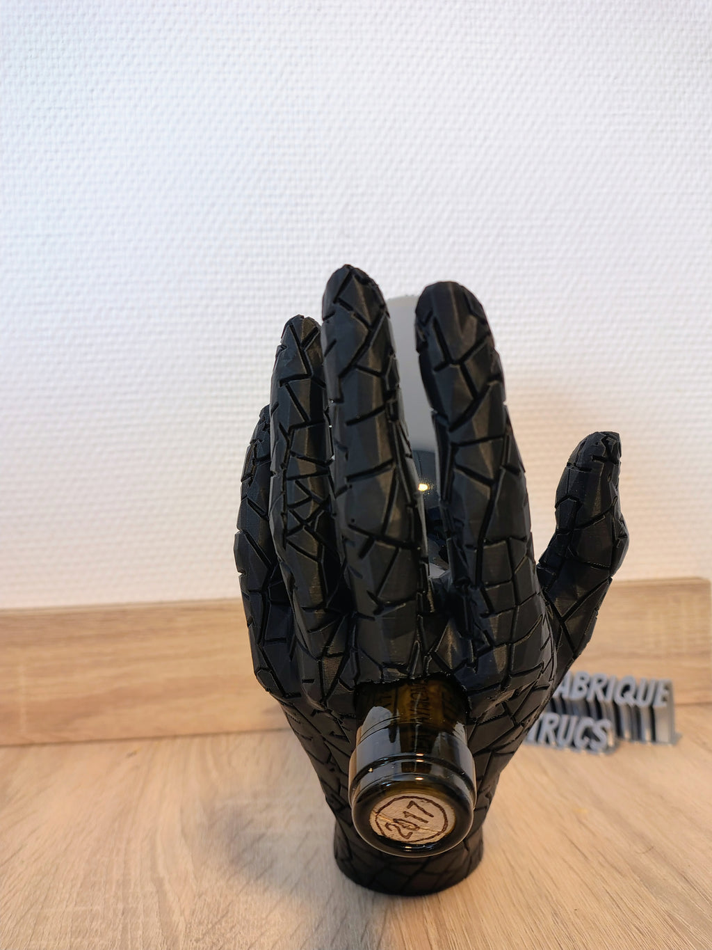 La Main de Dionysos - Porte-Bouteille de Vin Original "main" - Support & Décoration de Table 3D