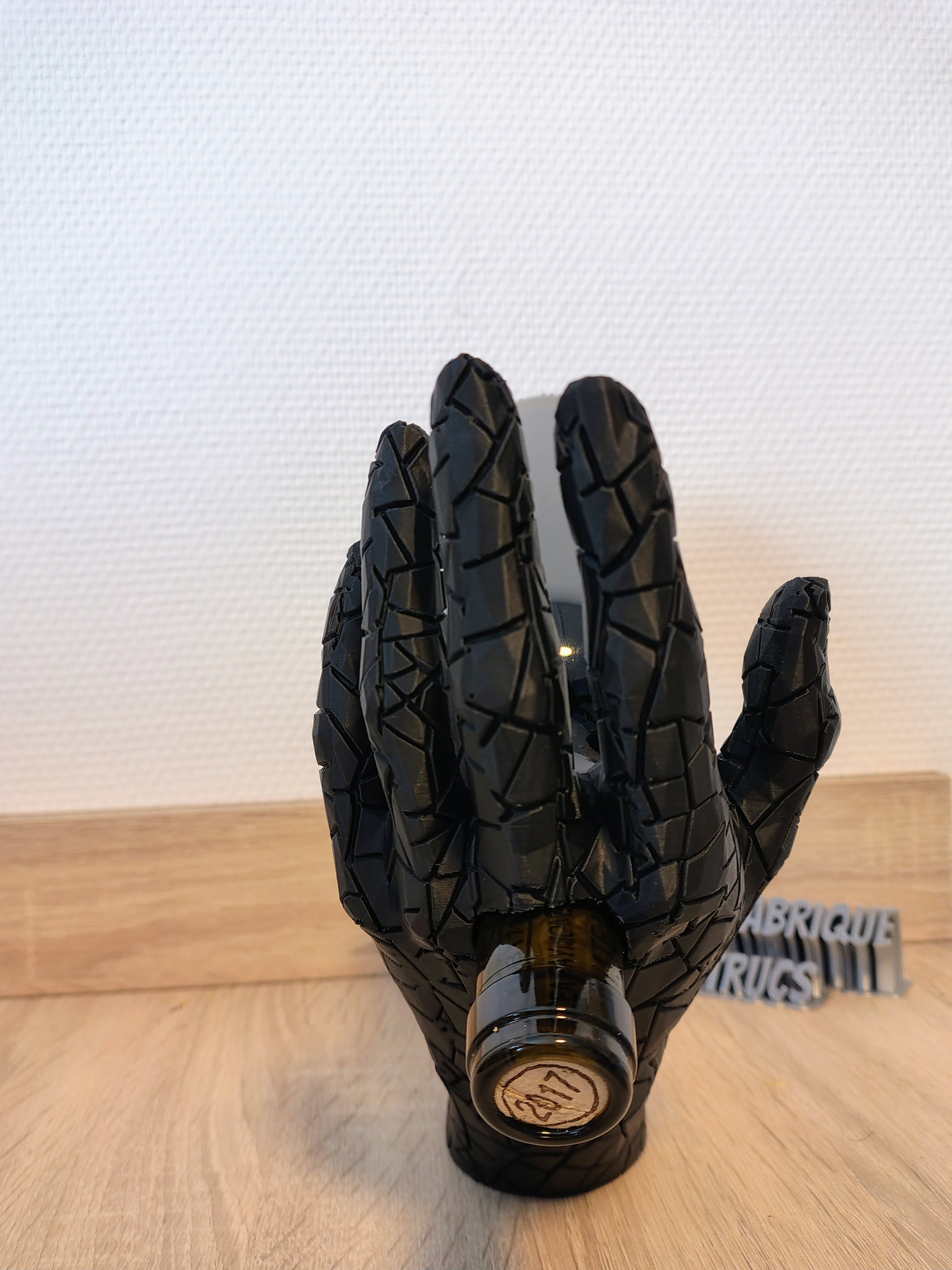 La Main de Dionysos - Porte-Bouteille de Vin Original "main" - Support & Décoration de Table 3D