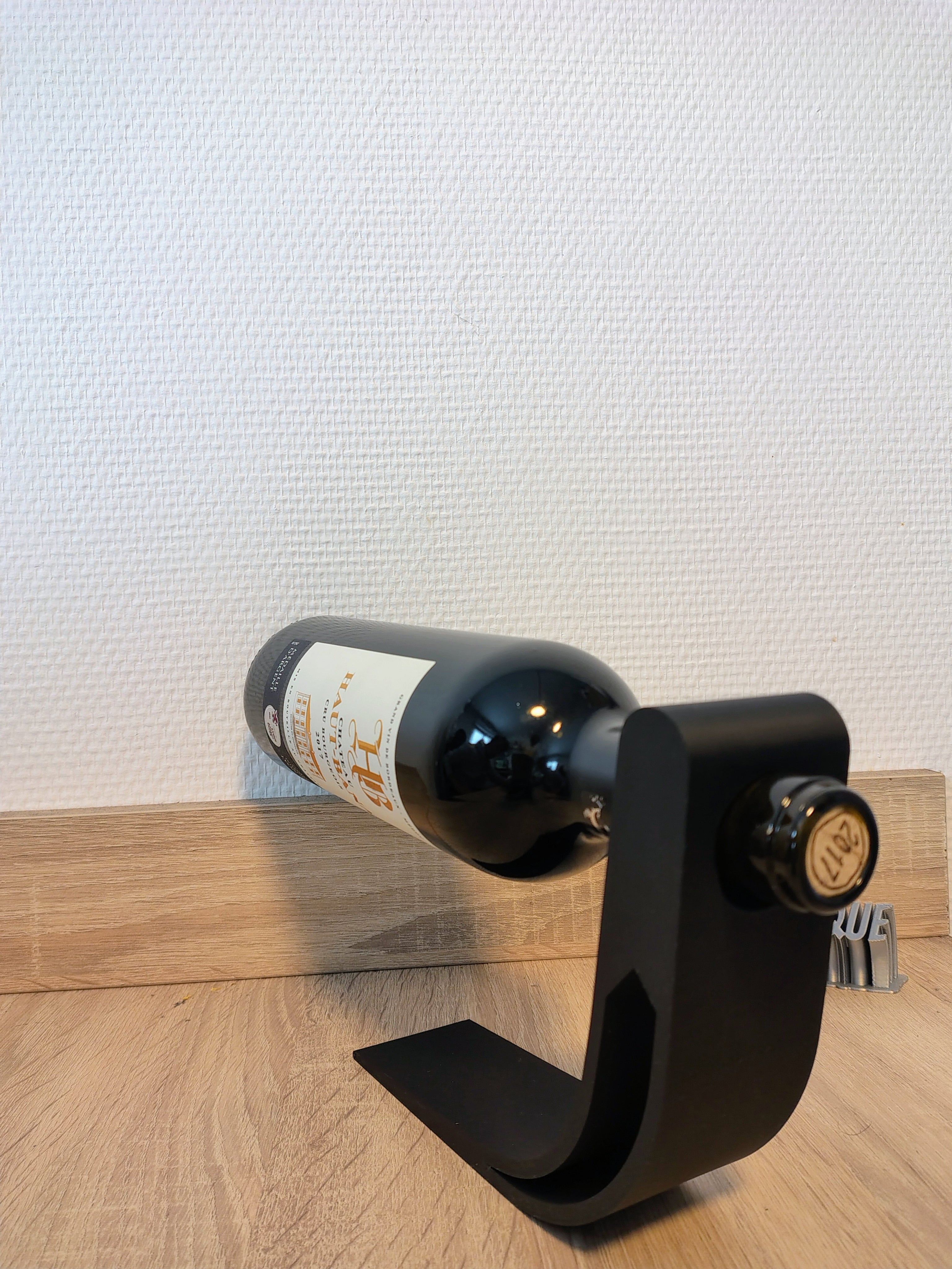 Porte-Bouteille Magique en Équilibre - Support à Vin Design 3D