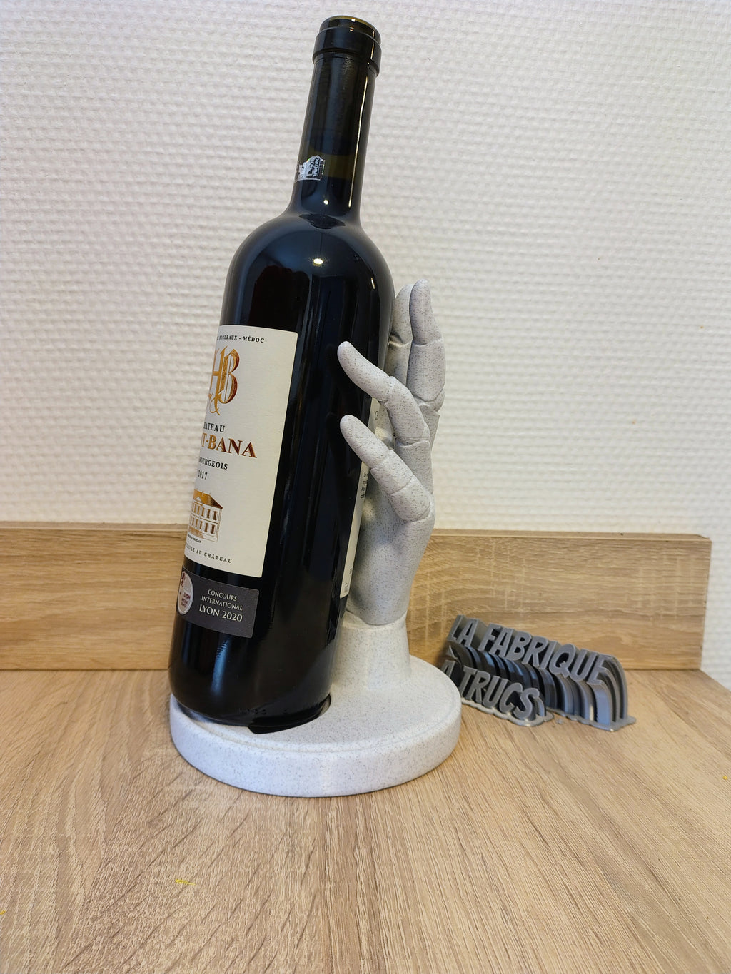 La Main du Sommelier - Porte-Bouteille Sculptural – L'Équilibre Mythologique ✨🍷