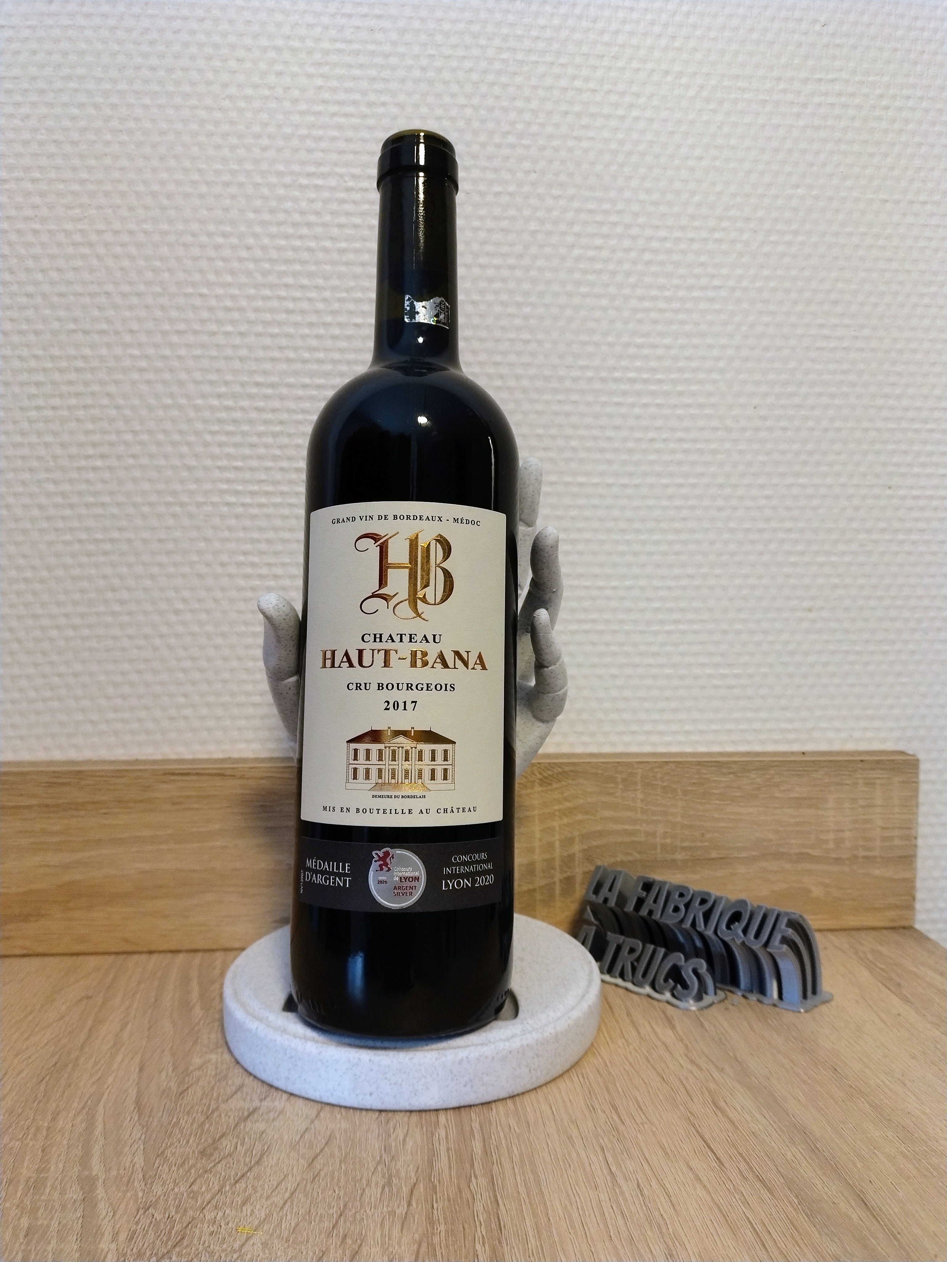 La Main du Sommelier - Porte-Bouteille Sculptural – L'Équilibre Mythologique ✨🍷