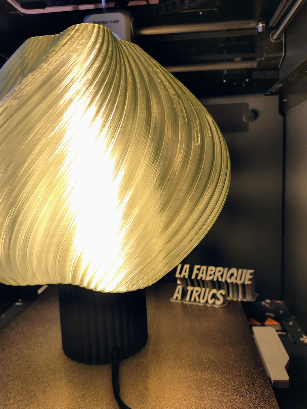 Lampe de table décorative moderne avec éclairage d'ambiance chaleureux en impression 3D