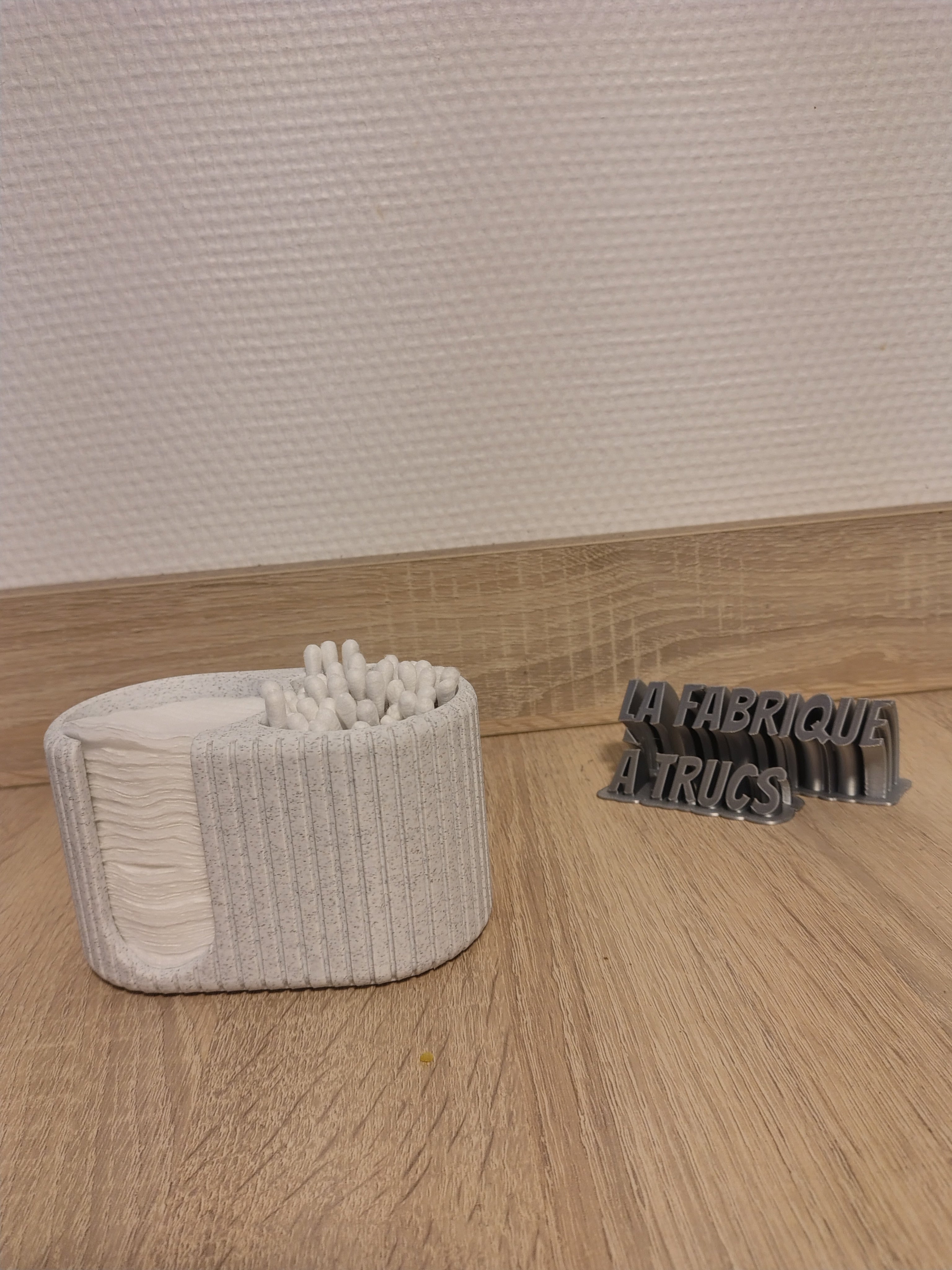 Organisateur de salle de bain 2-en-1 imprimé en 3D blanc mat pour distributeur cotons et cotons-tiges.