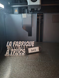 Porte-étiquette personnalisé en impression 3D noir avec nom en relief pour identification facile